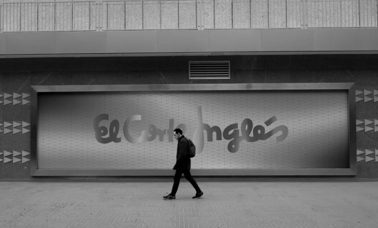 El Corte Inglés rebaja esta colección de vestidos de Scalpers ideales para invitadas