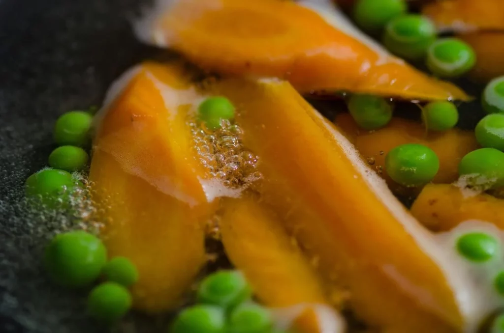 Preparación de unos exquisitos guisantes estofados