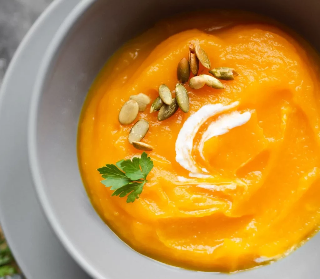 Crema de zanahorias y jengibre: una receta reconfortante para los días frescos de primavera 25 Moncloa Preparación fácil y rápida de una crema de zanahorias y jengibre
