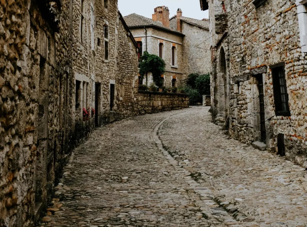 El destino medieval cerca de Zaragoza que te hará soñar 20 Moncloa Viaja al corazón de la Edad Media en esta provincia de Zaragoza