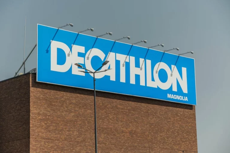 Decathlon y el bolso elegante para ir al gimnasio con efecto ante y repelente al agua