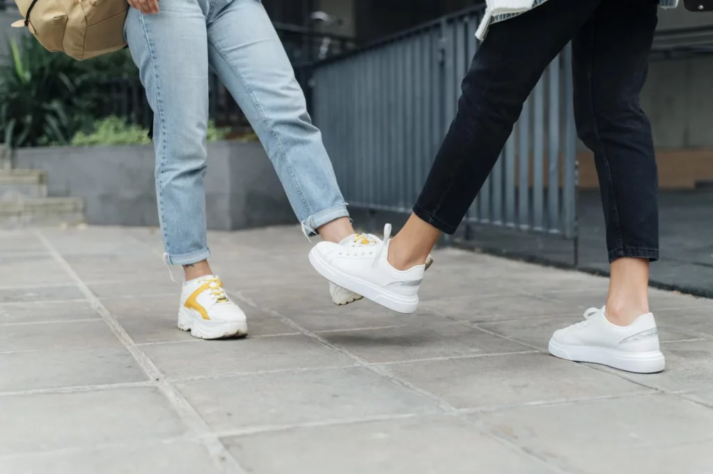 Brutal descuento, zapatillas blancas Tommy Hilfiger de las elegantes ahora por solo 40€ 10 Moncloa Motivos para tener unas Tommy Hilfiger