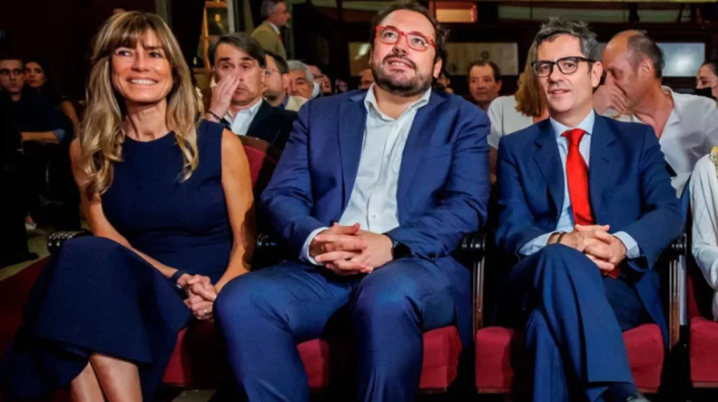 Begoña Gómez junto a Miguel Escassi y Félix Bolaños en un acto de la Fundación Pablo Iglesias | Fuente: Fundación Pablo Iglesias