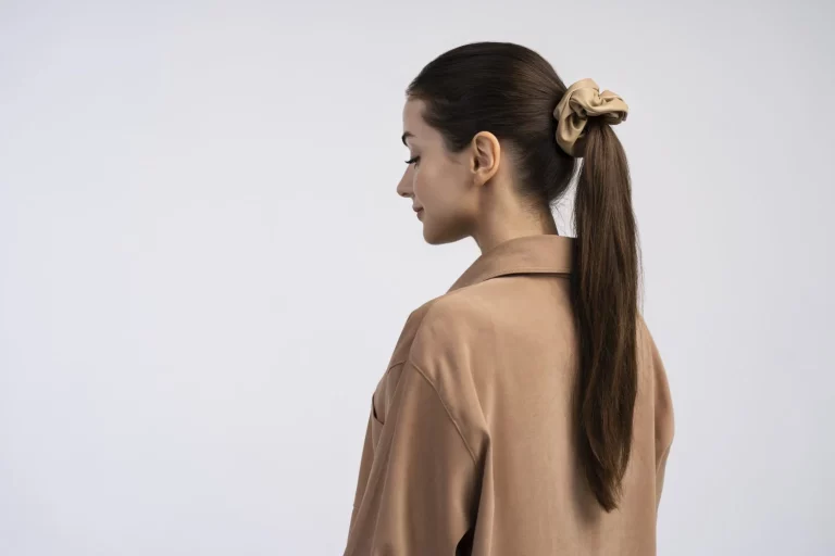 El clean look lo peta en redes pero tu pelo no opina lo mismo. Fuente Freepik
