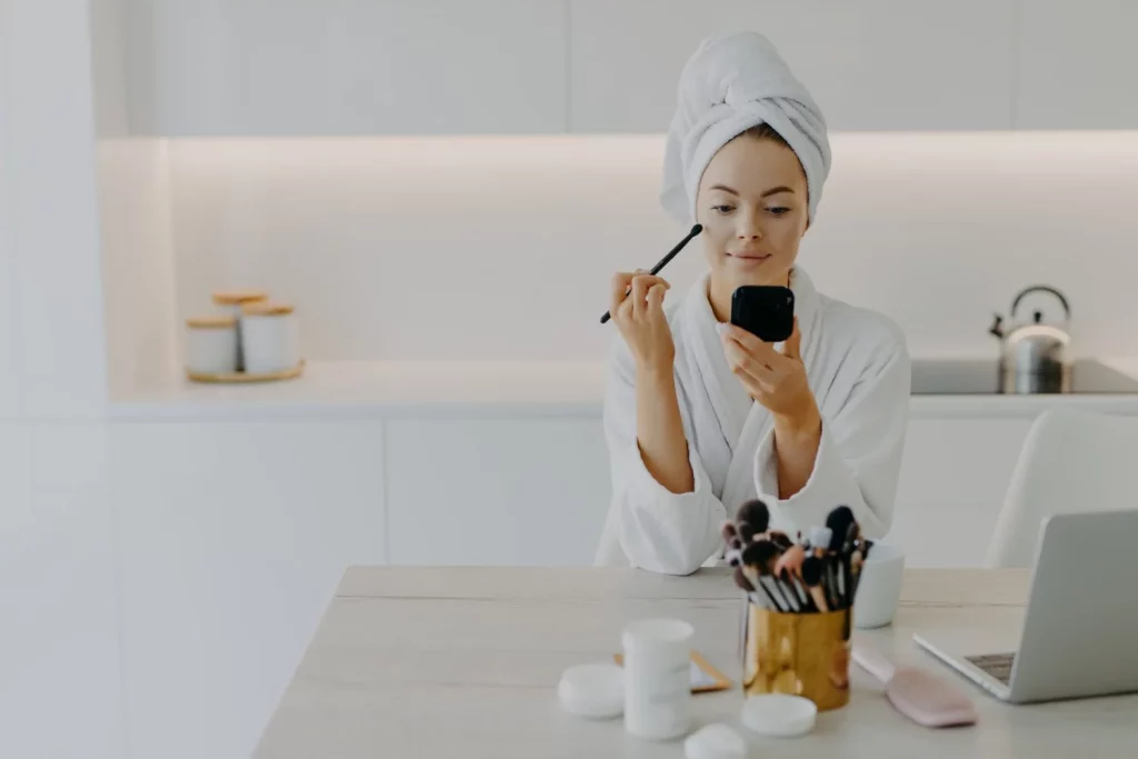 No es tu alimentación, es tu cosmético: este ingrediente natural podría estar alterando tus hormonas sin que lo sepas 16 Moncloa FTALATOS: LOS FIJADORES QUE PERMANECEN MÁS ALLÁ DEL AROMA