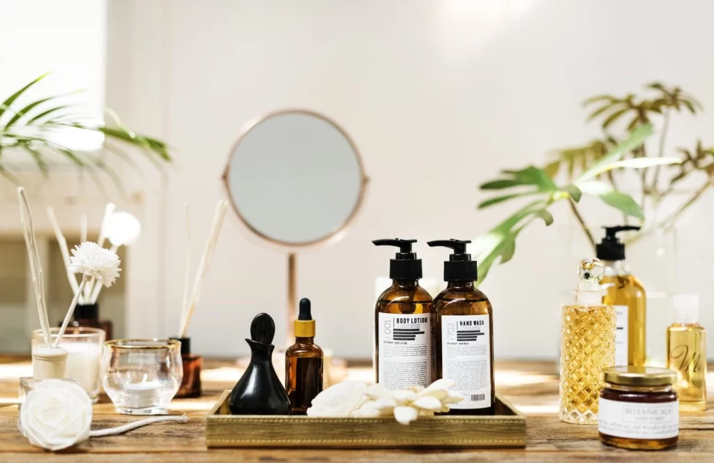 No es tu alimentación, es tu cosmético: este ingrediente natural podría estar alterando tus hormonas sin que lo sepas 15 Moncloa LOS PARABENOS: EL INGREDIENTE SILENCIOSO EN TU ESTANTERÍA DEL BAÑO