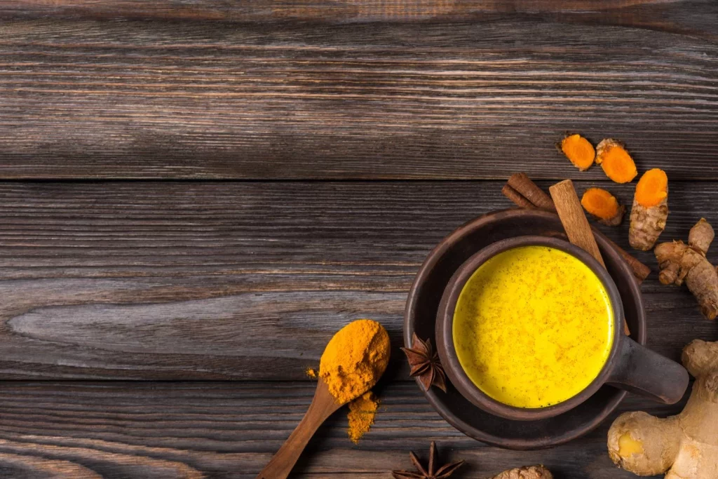 Este condimento dorado podría ser el antiinflamatorio natural que necesitas para tus articulaciones 8 Moncloa EL SECRETO DE SU EFECTIVIDAD: LA CURCUMINA