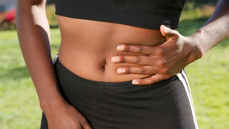 Este común dolor abdominal podría ser señal de un problema cardíaco