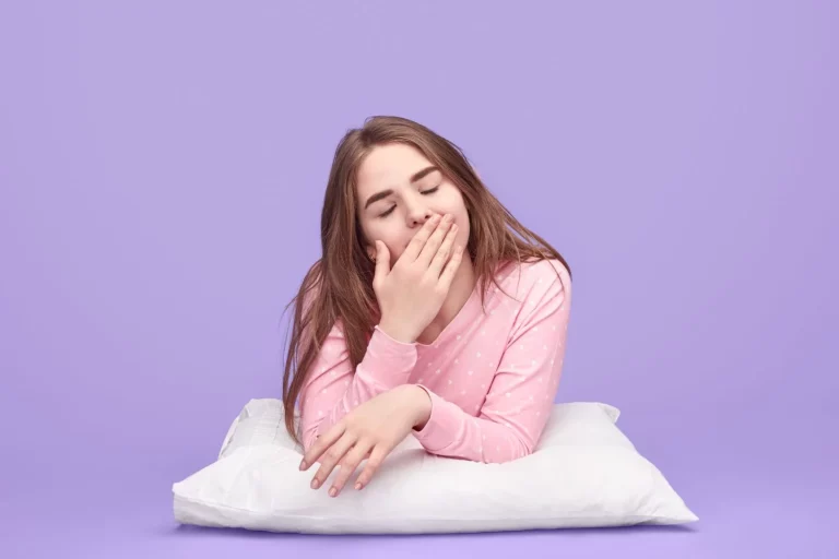 ¡Alerta médica! Por qué dormir 8 horas diarias perjudica tu salud. Fuente Freepik