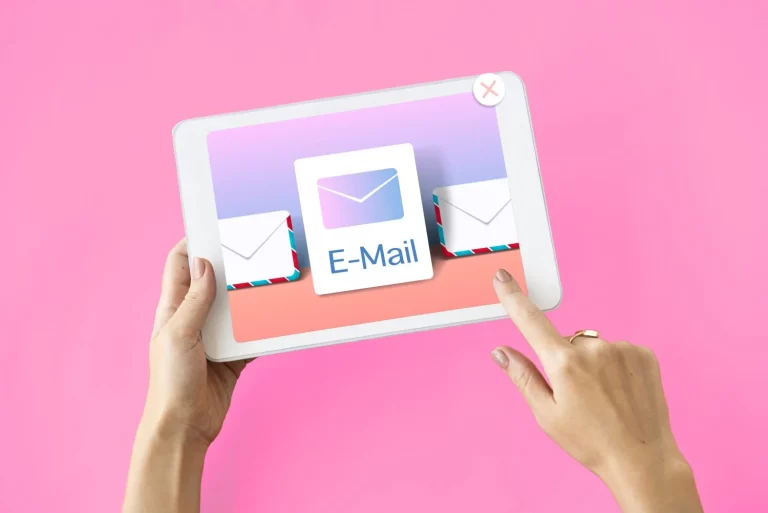 La OCU te alerta del timo que llega por email y que suplanta a tu compañía eléctrica para robarte