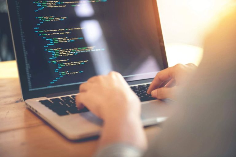 El servicio de diseño web Benalmádena de OUNTI destaca por su enfoque personalizado y tecnológico