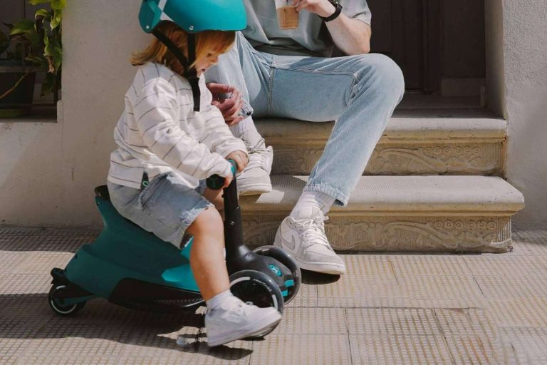 Claves para elegir el primer patinete para el bebé