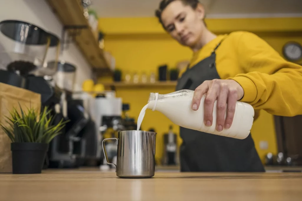 Este es el alimento que jamás debes guardar en la puerta de la nevera, y no son los huevos 10 Moncloa OTROS ALIMENTOS QUE TAMPOCO DEBERÍAN ALMACENARSE EN LA PUERTA