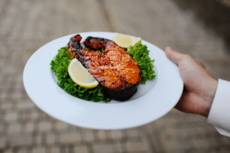 Este pescado parece saludable, pero esconde un metal muy peligroso