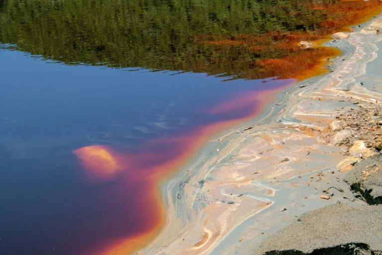 Agua roja, tierra surrealista y un paisaje que parece de Marte, este es el paraje más surrealista de España