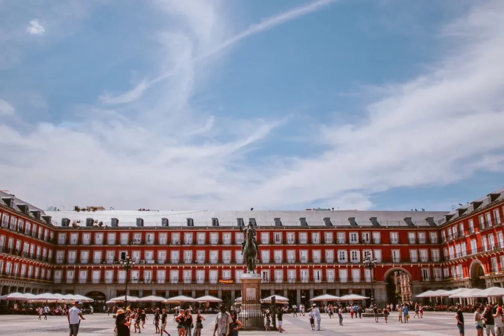 Madrid tiene su propio 'Triángulo de las Bermudas' y pocos conocen sus leyendas negras 22 Moncloa LOS FANTASMAS ILUSTRES QUE DEAMBULAN POR EL TRIÁNGULO MADRILEÑO