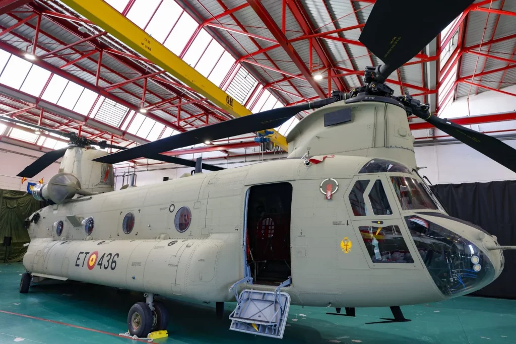 Airbus, Boeing y los cuatro grandes programas que transforman la industria militar española 1 Moncloa Chinook modernizado (Fuente Marco Romero- Ministerio de Defensa)