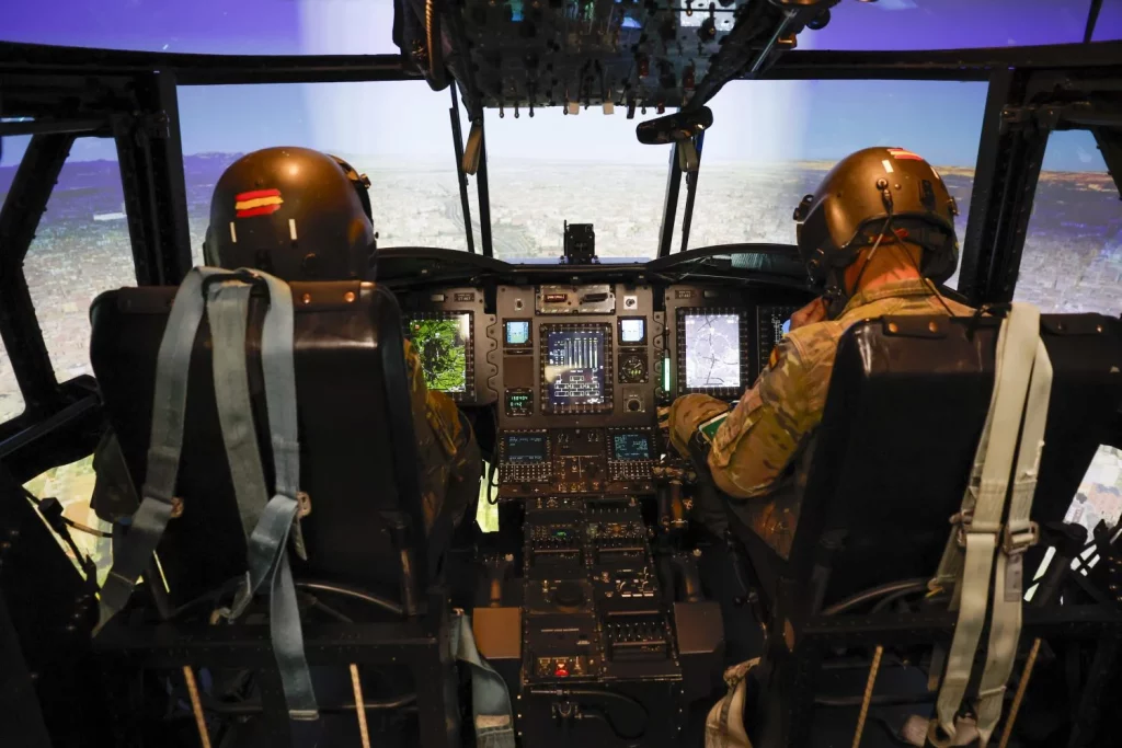 El helicóptero NH90 revoluciona el transporte táctico y la guerra naval en España 1 Moncloa Simulador de los helicópteros Chinook (Fuente Marco Romero-Ministerio de Defensa)
