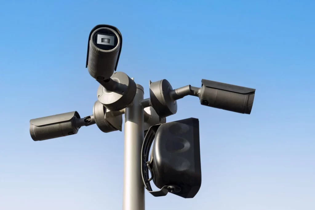 La DGT te arranca 6 puntos de golpe si no llevas esto en ciudad: es obligatorio y clave 12 Moncloa TECNOLOGÍA AL SERVICIO DE LA VIGILANCIA: CÓMO DETECTA LA DGT ESTAS INFRACCIONES