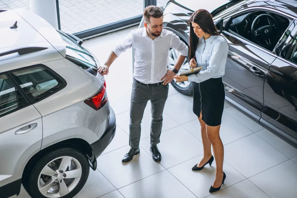 OCU señala la práctica tramposa más común al vender coches de segunda mano. 27 Moncloa CÓMO PROTEGERTE: LAS RECOMENDACIONES DE LA OCU QUE TODO COMPRADOR DEBE CONOCER