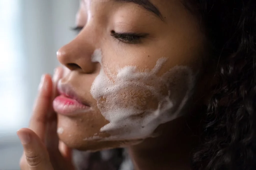 La rutina de skin care que tienes que hacer de noche