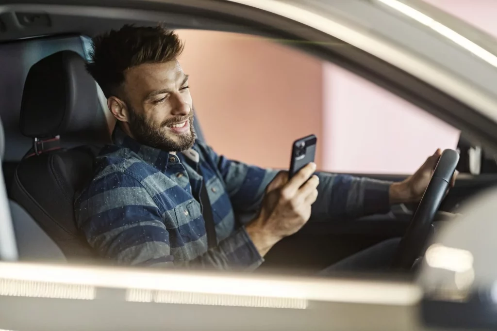 La DGT alerta, este despiste al volante que se paga con 6 puntos menos en el carnet 9 Moncloa MÁS ALLÁ DE LOS PUNTOS: EL COSTE REAL Y LAS ALTERNATIVAS SEGURAS