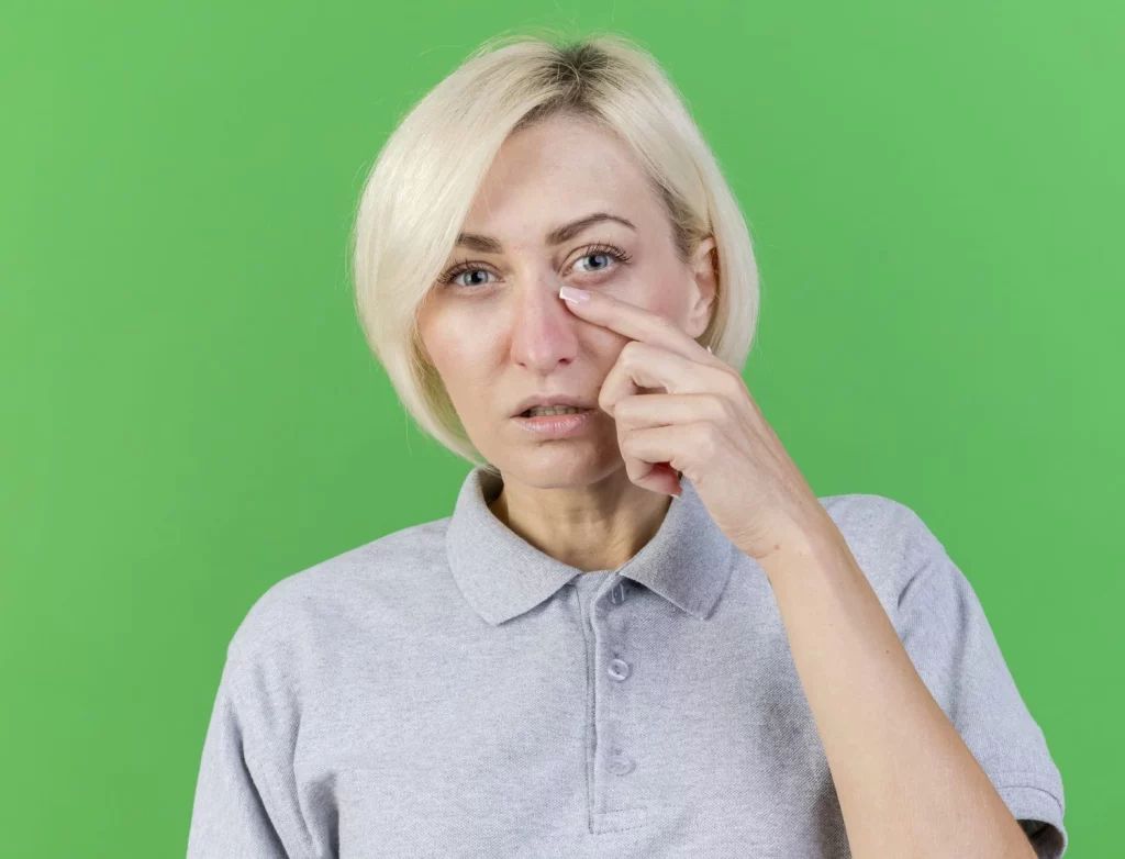 Ese temblor 'inocente' en el párpado podría ser la primera señal de que necesitas ver al médico 5 Moncloa OPCIONES TERAPÉUTICAS: DEL AUTOCUIDADO A LOS TRATAMIENTOS ESPECIALIZADOS