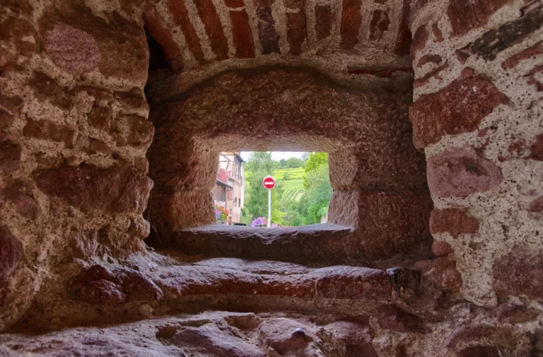 En este pueblo de España no necesitas hotel: la montaña te abre sus puertas