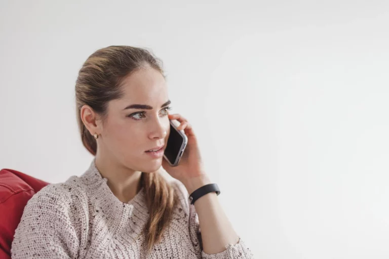Cuidado: si tu banco te llama para esto cuelga inmediatamente, es el nuevo vishing imparable