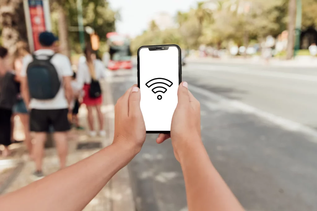 Este fallo al pagar online con tarjeta puede dejarte vendido ante fraudes: la clave para protegerte siempre 6 Moncloa REDES WIFI PÚBLICAS: EL PARAÍSO DE LOS CIBERDELINCUENTES