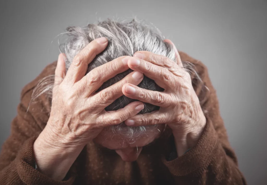 FACTORES DE RIESGO QUE ACELERAN LA APARICIÓN DEL ALZHÉIMER