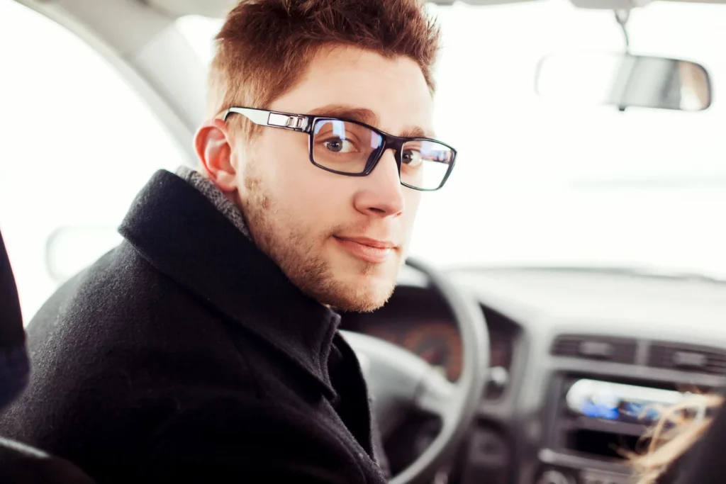 ¿Conduces con gafas o lentillas? Este olvido te puede costar una multa de 200€ según la DGT 9 Moncloa CÓMO EVITAR LA MULTA: CONSEJOS PRÁCTICOS PARA CONDUCTORES