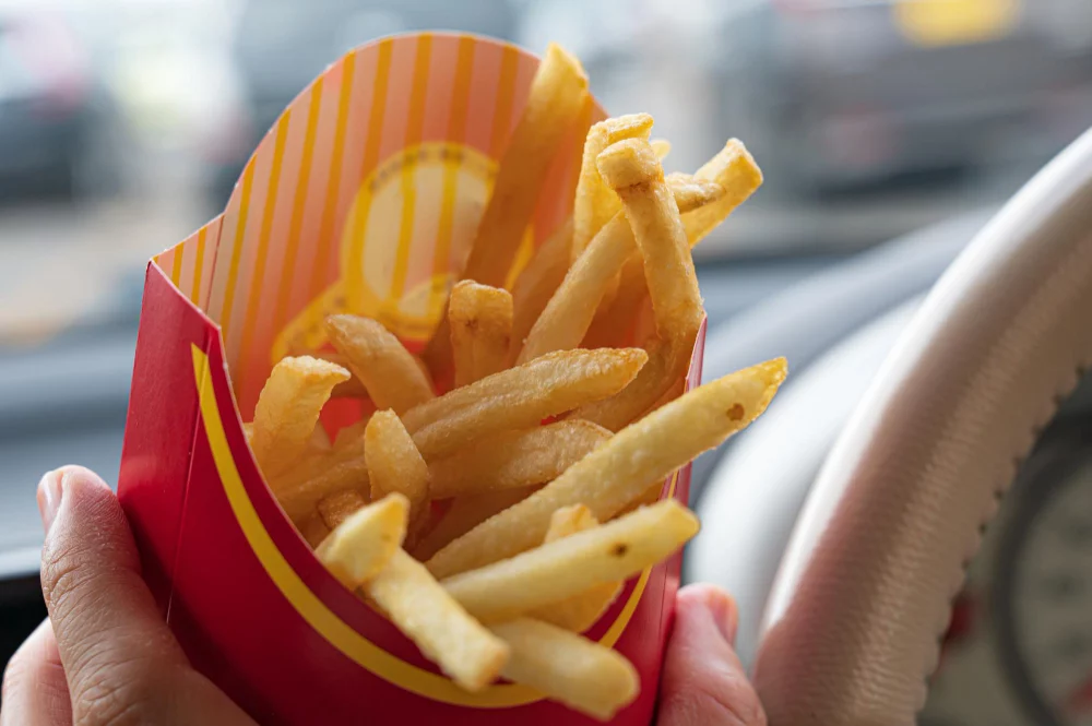¿Azúcar? ¿Grasa especial? Desmontamos el mito: la auténtica razón del sabor de las patatas McDonald's