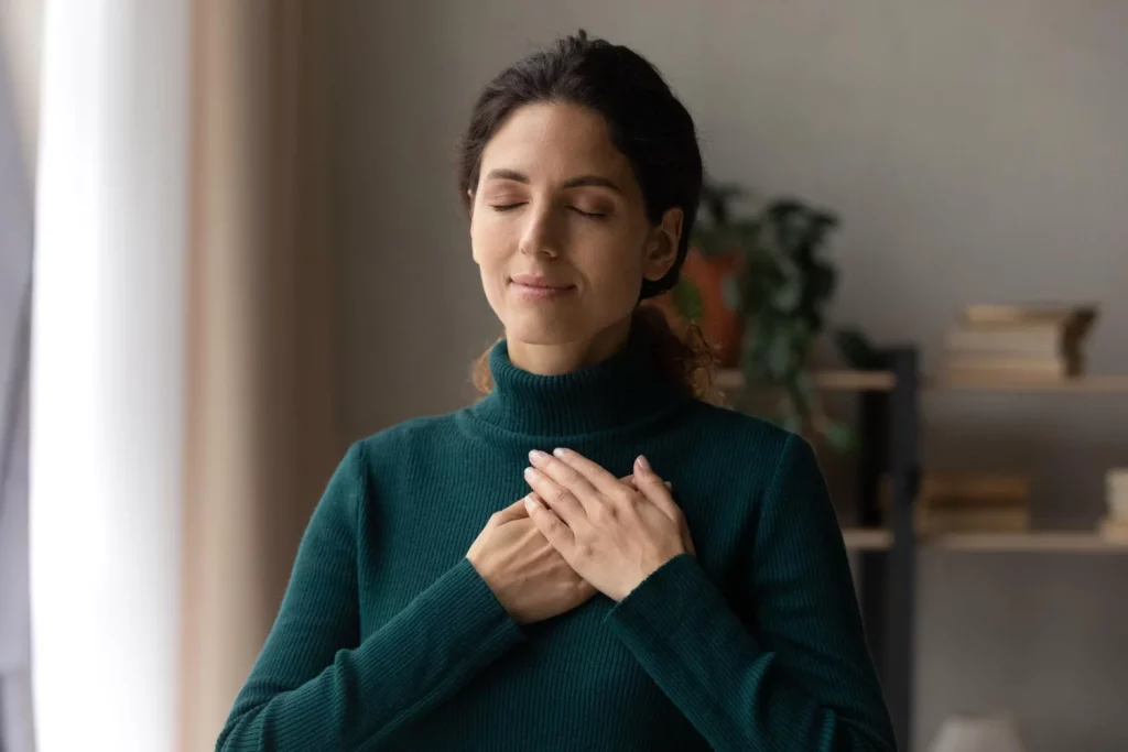 Este ejercicio de respiración de 1 minuto reduce tu tensión arterial al instante, y lo puedes hacer en cualquier sitio 30 Moncloa 8705 Moncloa