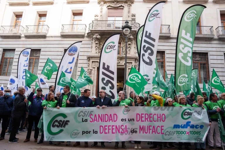 Hartazgo de los funcionarios con Sánchez y Montero por el «impago» de las subidas salariales