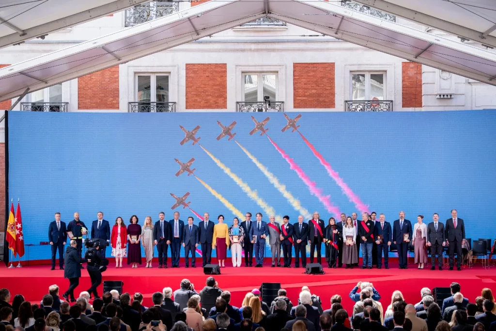 El PSOE mezcla a Ayuso con los independentistas tras perder la fiesta con Óscar López 1 Moncloa El Ejército, muy presente en el homenaje del levantamiento de Madrid contra el francés | Fuente: Agencias
