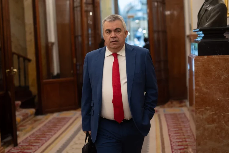 La sombra de la corrupción vuelve a perseguir al PSOE navarro: de Urralburu a Cerdán