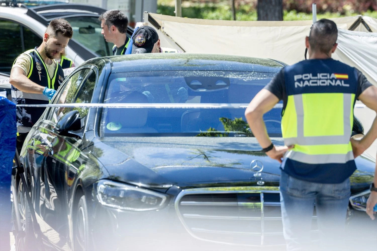 Agentes de la Policía Científica trabajan en el lugar en el que han ocurrido los hechos, a 21 de mayo de 2025, en Pozuelo de Alarcón, Madrid (Fuentes: agencias)