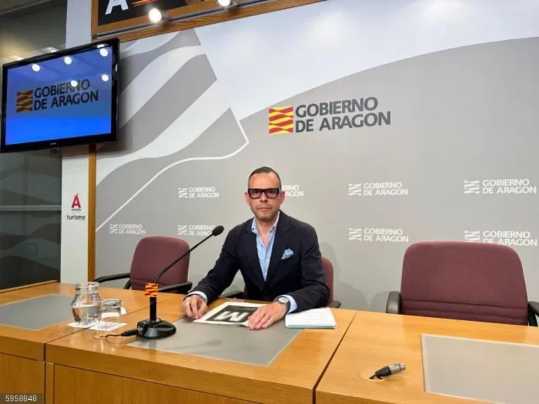 La vieja guardia del PCE de Aragón se revuelve contra Pedro Olloqui, que pasó de IU al PP