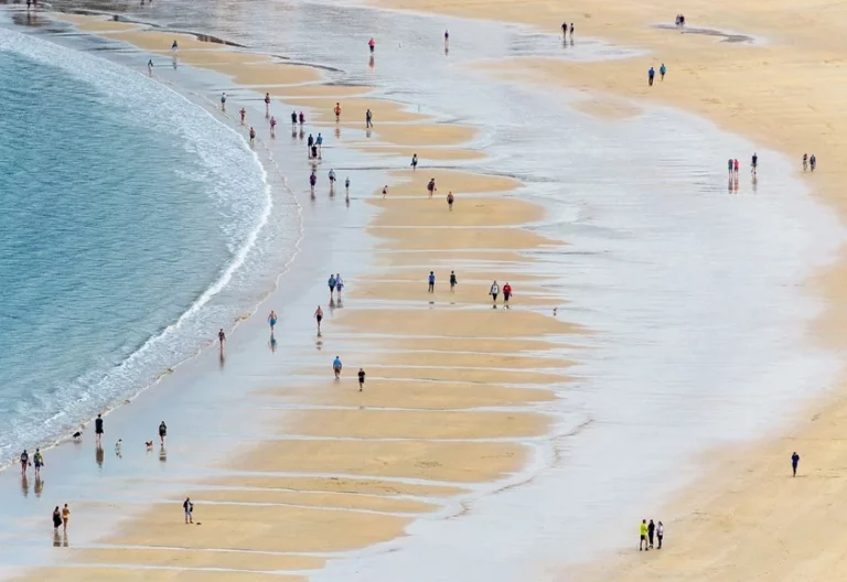 ¿Cuántos turistas recibe España al año?