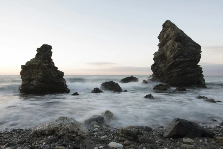 El litoral secreto cerca de Málaga, donde el mar y la historia se funden