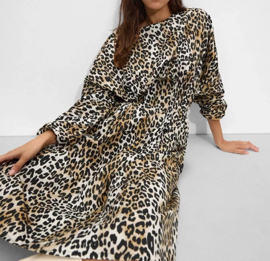 Vestido midi de estampado de leopardo de Parfois