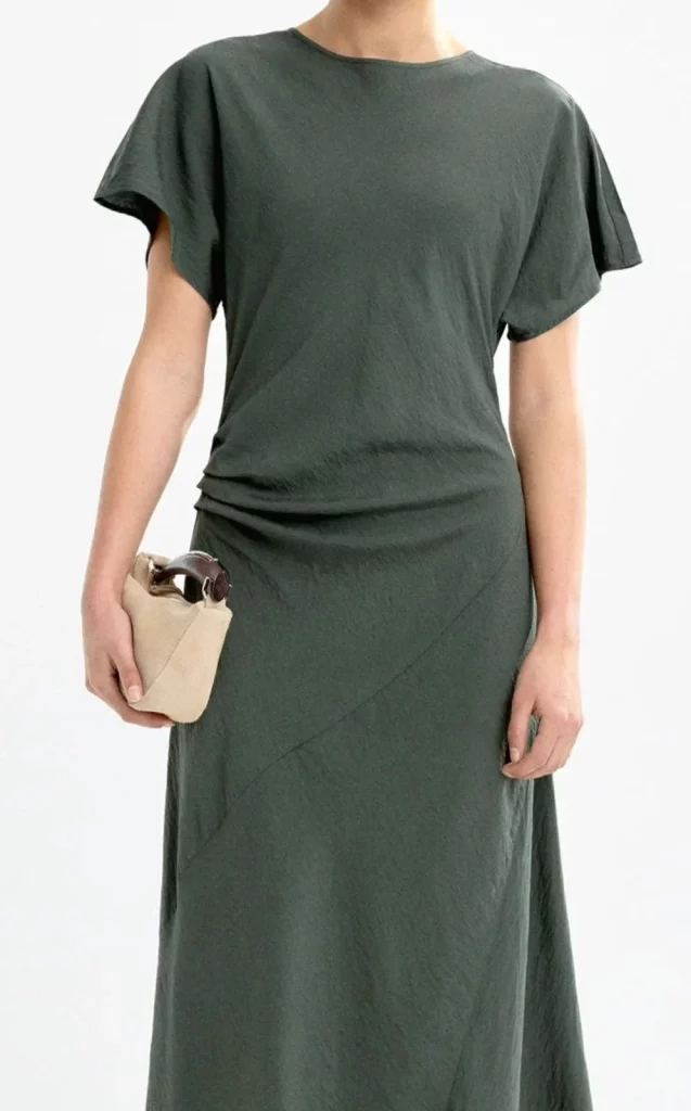 Vestido midi drapeado de Parfois