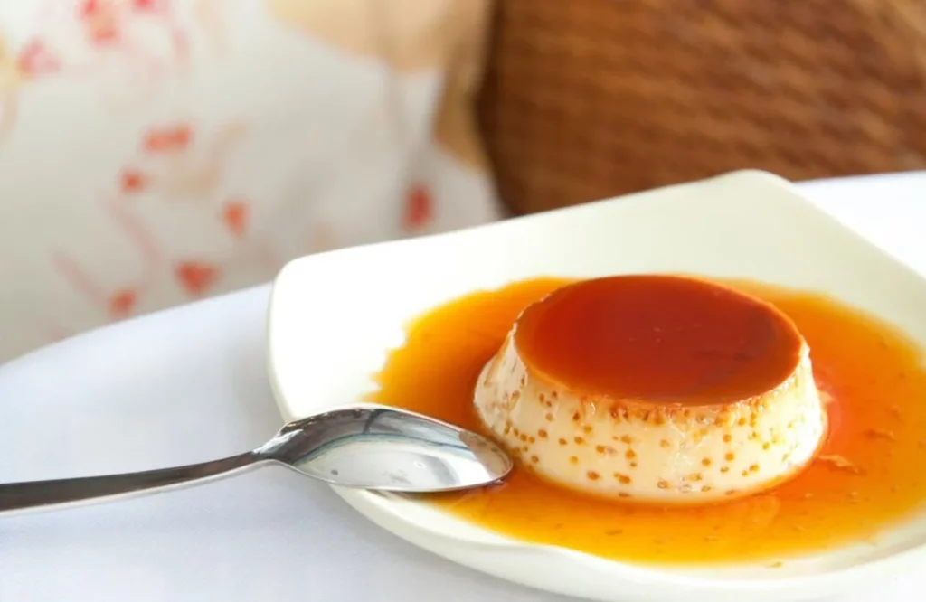 Preparación de un exquisito flan de queso