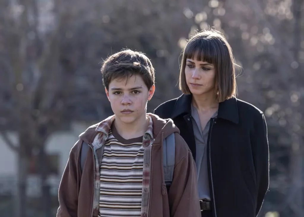 Un elenco joven y talentoso en esta producción de Disney+