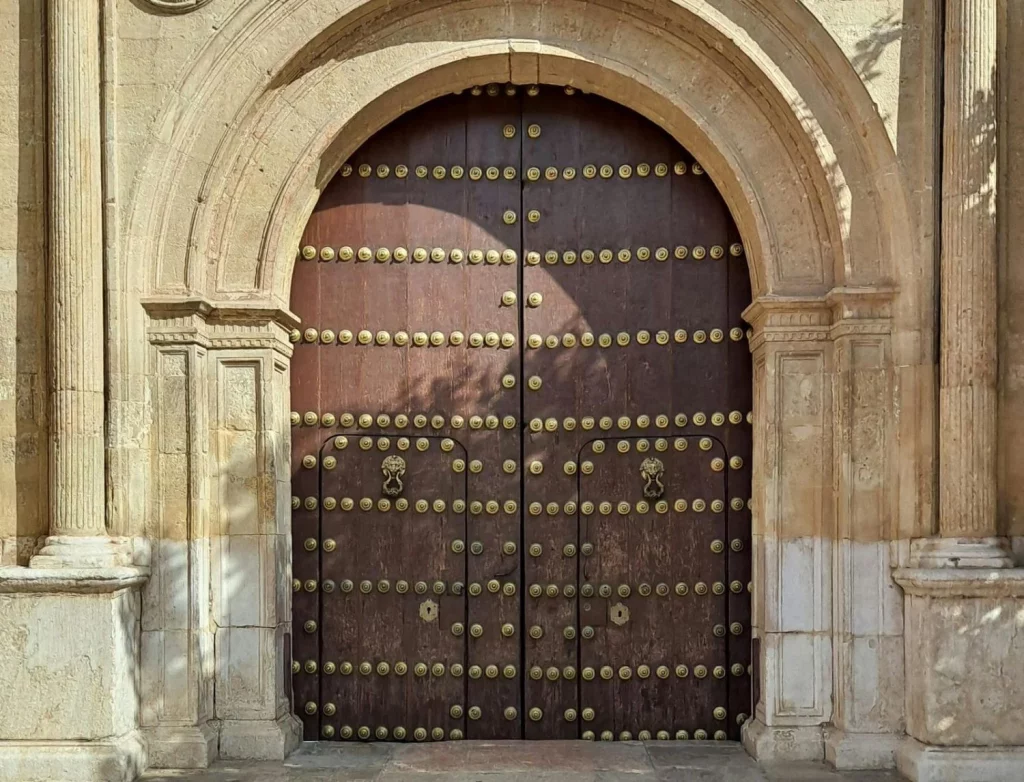 Conoce arte religioso y arquitectura monumental