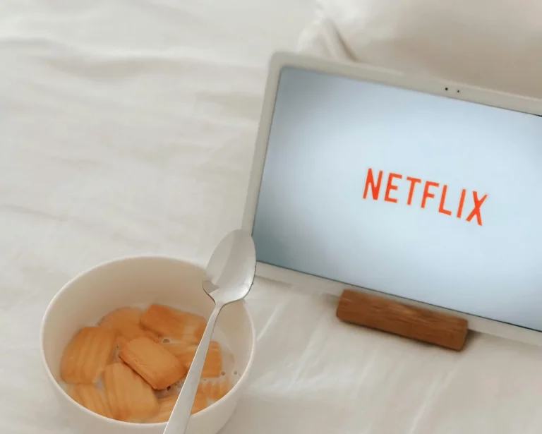 Netflix tiene la comedia romántica del año con un final inesperado