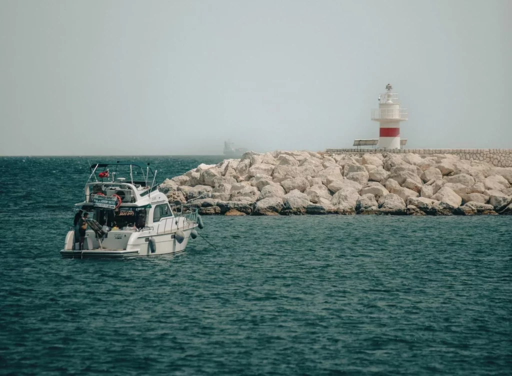 Alicante guarda un secreto junto al mar que te dejará sin aliento 29 Moncloa En Alicante encontrarás una isla con historia y alma marinera