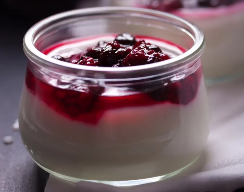 Aprende a hacer la panna cotta al estilo de la Toscana, un postre suave y cremoso 25 Moncloa Ingredientes para una deliciosa panna cotta al estilo de la Toscana