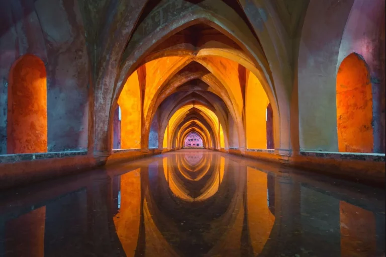 Muy cerca de Sevilla descubre este pueblo lleno de arte y magia